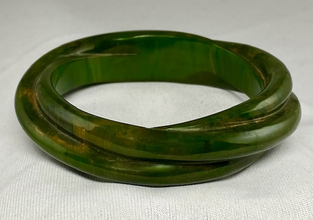 BB211 marbled green twist carved bakelite bangle